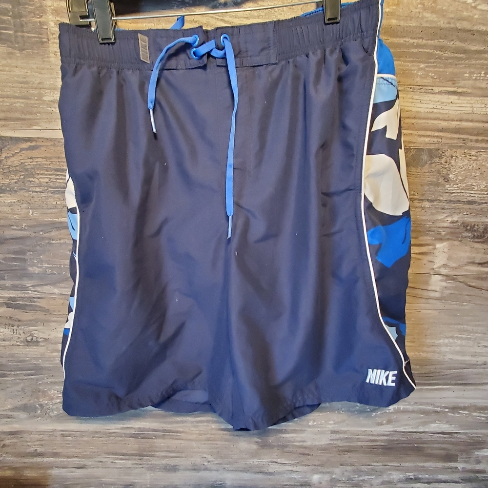 Nike Swim Men's 9" Navy Blue Floral Lined Shorts Trunks Size Medium Vintage
